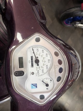 Vespa XL 125 color burdeos
