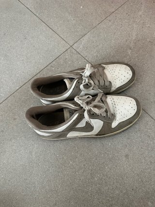 Nike Marrones y Blancas Usadas