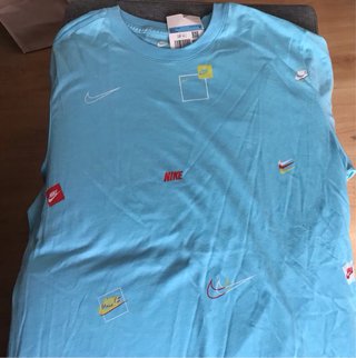 2 Camisetas Nike (Azul y verde) - Una Nueva