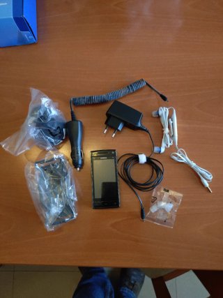 Nokia X6-00 Pacco Completo con Accessori