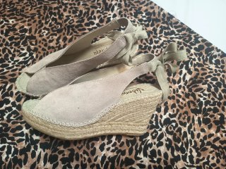Sandalias Vidorreta Ante Hechas en España.