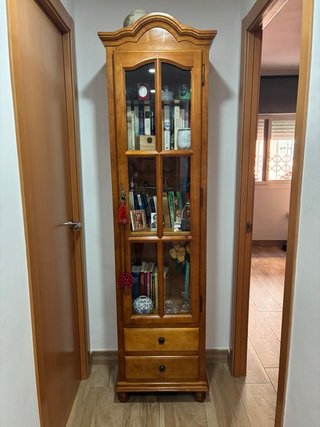 Vitrina de madera de pino