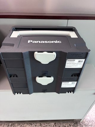 Llave de impacto Panasonic 18V con cargador