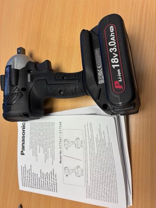 Llave de impacto Panasonic 18V con cargador