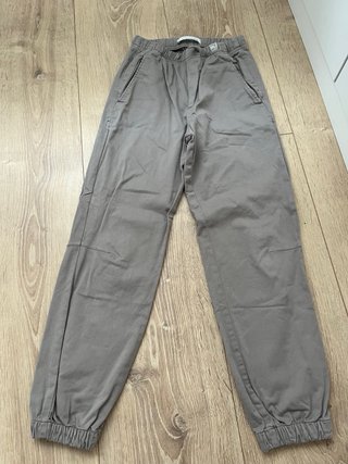 Pantalón gris