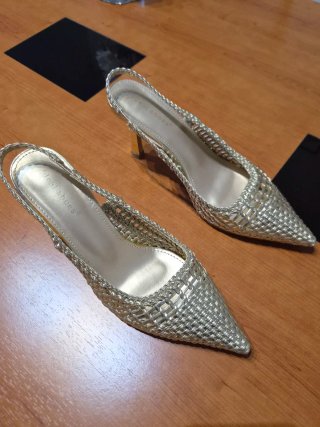 Zapatos de fiesta dorados tacón fino