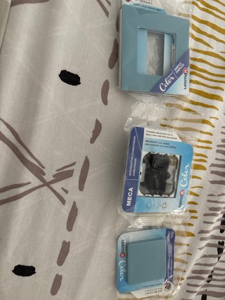 2 Interruptores y 2 Enchufes Lexman Color Azules