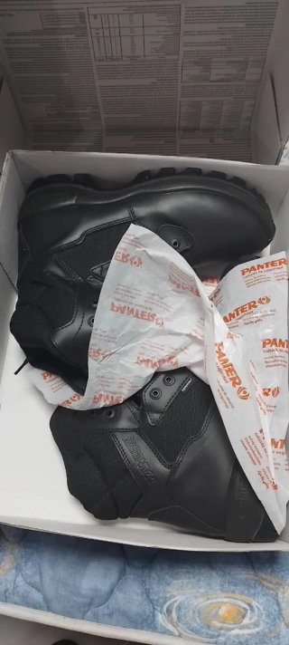 Zapatos de seguridad negros y grises