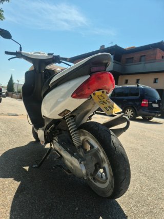 Yamaha Jog RR Blanca