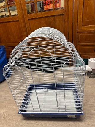 Jaula para pájaros blanca y azul