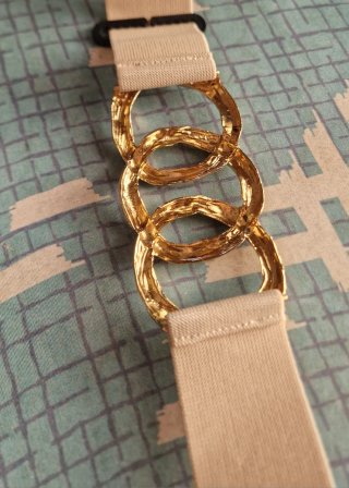Cintura donna beige con anelli dorati