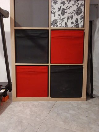 4 Cajones Tela Ikea Negro y Rojo