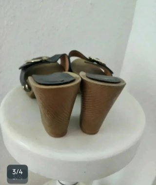 Sandalias de Madera Tacón Hebilla Negra