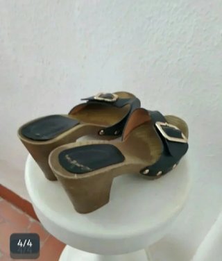 Sandalias de Madera Tacón Hebilla Negra