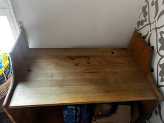 Escritorio de madera rústico