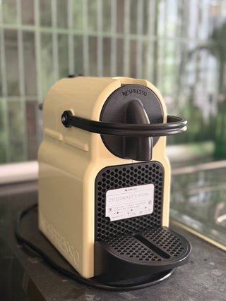 Cafetera Nespresso DeLonghi Crema