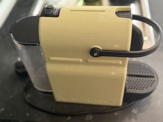 Cafetera Nespresso DeLonghi Crema