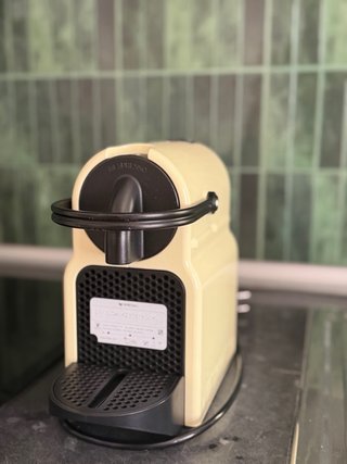 Cafetera Nespresso DeLonghi Crema