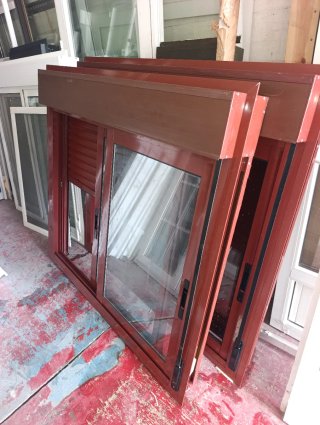 Ventana corredera aluminio con persiana