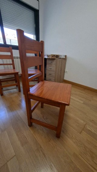 4 Sillas de Madera Marrón