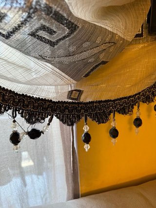Cortina Bando con Pedrería Beige y Negro