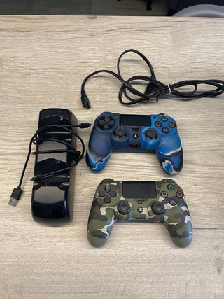 PS4 (PlayStation 4) con base y 2 mandos