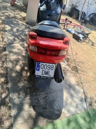 Suzuki Burgman 125cc Roja