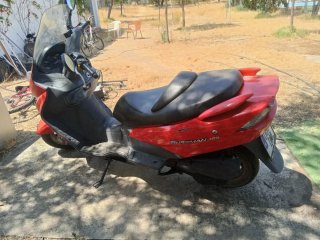 Suzuki Burgman 125cc Roja