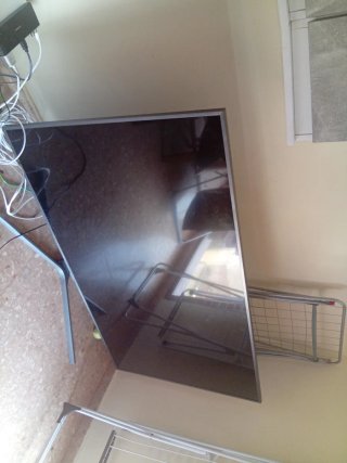 Televisor Samsung Negro y plateado (no enciende)