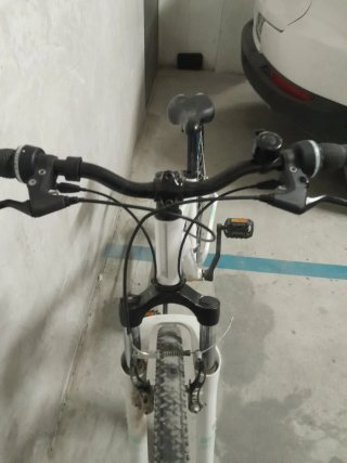 Bicicleta Rockrider Talla S, falta rueda.