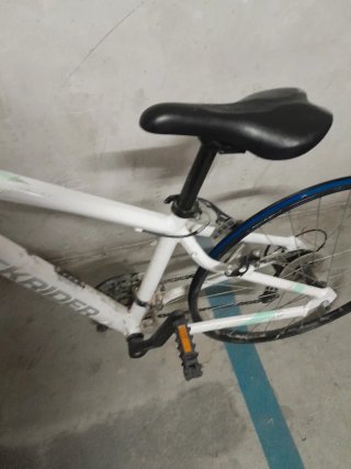 Bicicleta Rockrider Talla S, falta rueda.