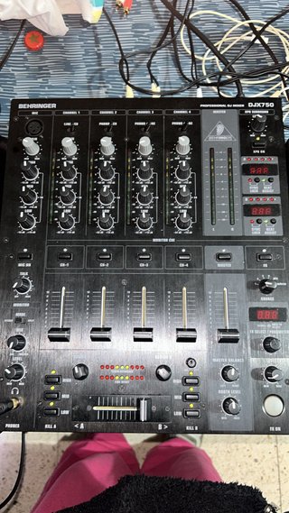 Pioneer CDJ-400 y Behringer Mixer