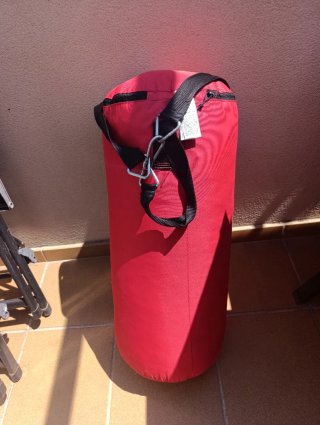 Saco de boxeo Decathlon rojo