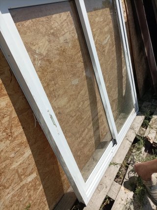 Ventana corredera blanca