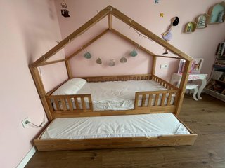 Cama casita madera + colchones y ropa