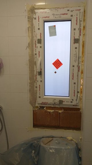 Se hacen pequeñas reformas en casa y jardín