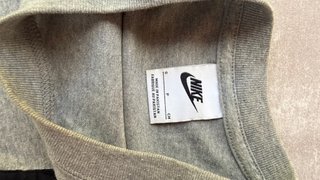 Camiseta Nike Sportswear Gris Mujer
