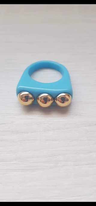 Anillo azul con detalles dorados sin estrenar