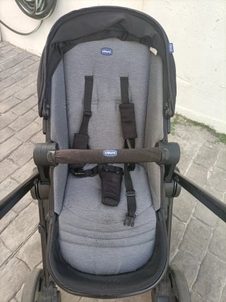 Cochecito bebé Chicco gris