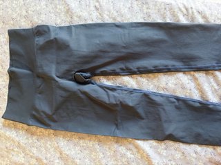 Leggings deportivos grises con fruncido