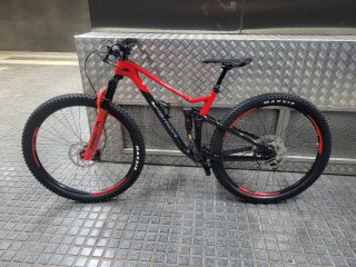 Bicicleta Montaña Doble Suspensión Roja y Negro