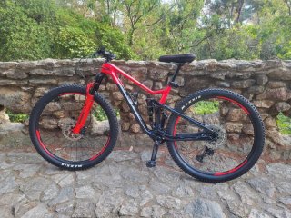 Bicicleta Montaña Doble Suspensión Roja y Negro