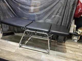 Camilla Sillón  extracción de sangre o tatuajes