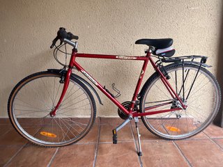 Bicicleta de paseo Riverside roja decathlon.