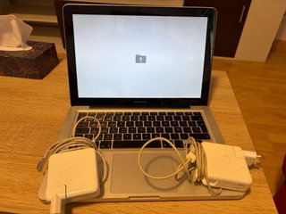 Lote Apple: MacBook,3 iPhones y cargadores,ipad
