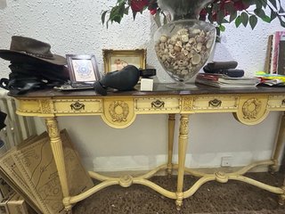Conjunto recibidor mesa y florero