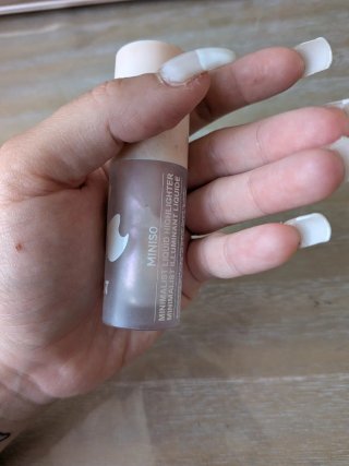 MINISO Iluminador Líquido Minimalista
