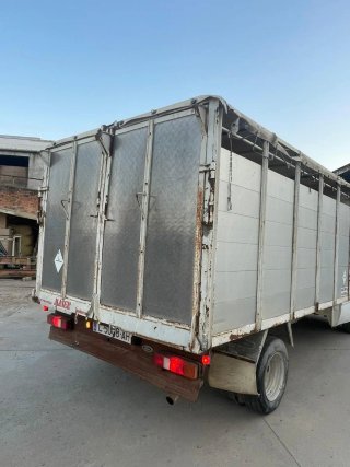 Camión transporte de animales  terneros 3500kg