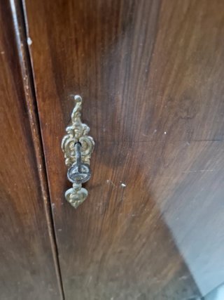 Armario antiguo de madera