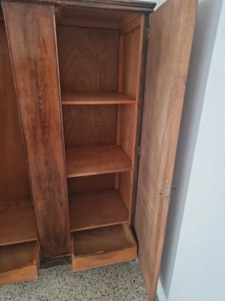 Armario antiguo de madera